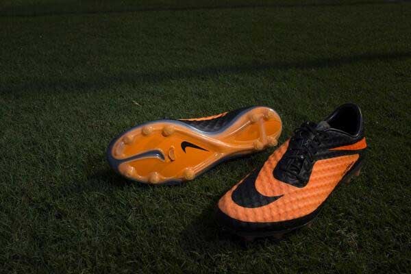 GIày đá bóng nike hypervenom